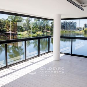 Apartamento En Venta En Carrasco 10163, Con Terraza Y Vista Al Lago