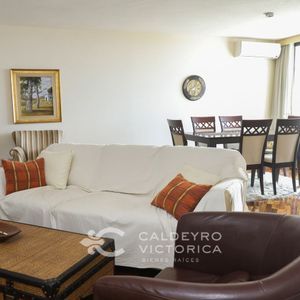 Apartamento En Alquiler En Pocitos 621, En Edificio Torre Sábato, De 3 Dormitorios, Con Terraza Y Vista Despejada