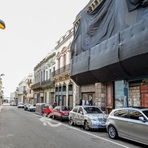 Edificio Próximo Al Mercado Del Puerto 4910