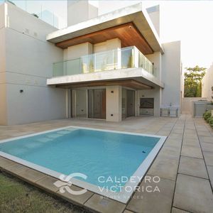 Venta Apartamento 4 Dormitorios En Carrasco 4832