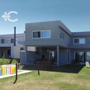 Casa Con Renta En La Tahona Ref. 6295