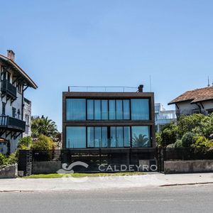Edificio En Carrasco Ref. 8144