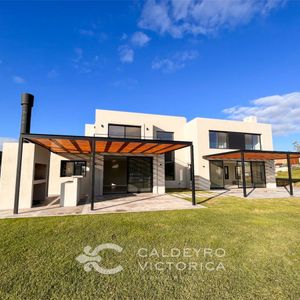 Venta Casa En Altos De La Tahona 8754 De 4 Dormitorios