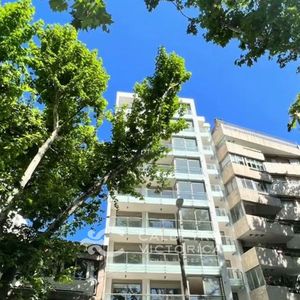 Apartamento En Pocitos Ref. 8744