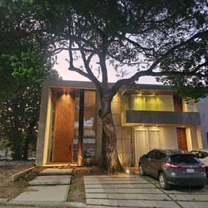 Casa De Lujo En Venta En Zona Norte En Condominio Le Parc Costanera