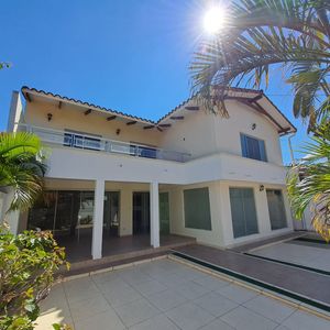 Casa En Venta En Barrio Urbari