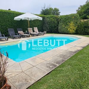 Casa Venta 3 Dormitorios 3 Baños. Barbacoa Parrillero Piscina, 900 M2 Malvin Sur
