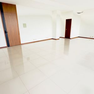 Oficina De Lujo (premium) En Alquiler Av. Los Cusis