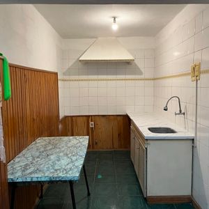 Casa  Vende Bien Ubicada.3 Dom  Baño Living Prox Agraciada Y Tapes.