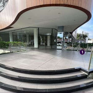 Amplio Local Comercial En Venta Sobre El 3er Anillo En Equipetrol 