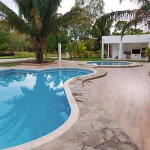 Casa De 5 Dorms En Alquiler En Cond. En Urubo