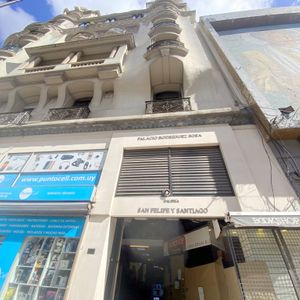Venta De 19 Locales En Galeria Sobre 18 De Julio