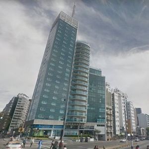 Venta De Apartamento En Tres Cruces Con Renta!
