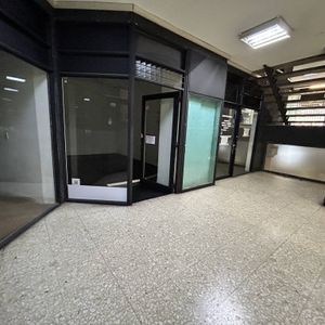 Cesion De Alquiler De Local Comercial En Av. 18 De Julio Con 15 Mts2 En Centro