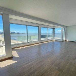 Venta De Penthouse Con 3 Dormitorios En Rambla Pocitos Y Doble Garaje