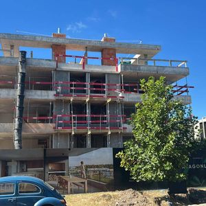 Venta De Apartamento Con 3 Dormitorios En Barrio Parques - En Construccion