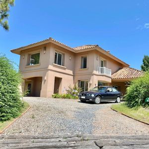 Alquiler De Casa De 4 Dormitorios Y Servicio En Altos De La Tahona
