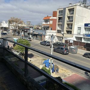 Venta De Casa Y 2 Locales Comerciales Con 188 Mts2 En Buceo