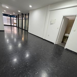 Alquiler - Local Comercial Con 70 M2 En Ciudad Vieja - 25 De Mayo Y Juan Carlos Gomez
