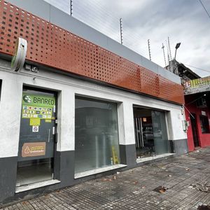 Venta De Local Comercial Con 89 Mts2 Sobre Avenida General Flores