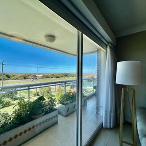 Venta De Apartamento Sobre Rambla Con 3 Dormitorios En Barra De Carrasco