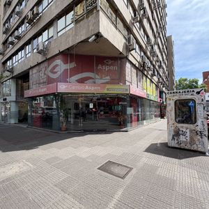 Alquiler - Local Comercial Esquina Con 15 M De Frente, 108 M2 Totales. Centro - Av. 18 De Julio Y Andes