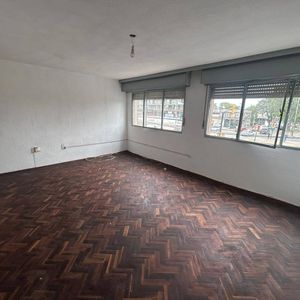 Alquiler De Apartamento De Tres Dormitorios En Malvin - Av. Italia Y Solano Lopez