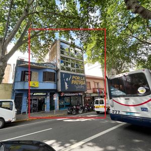 Alquiler - Planta Oficina O Local Con 123 M2 En Cordon - Mercedes Y Tristan Narvaja