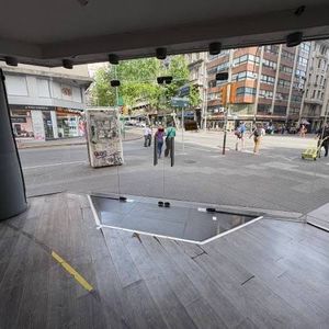 Venta De Galeria Con Locales Comerciales, Oficinas Y 20 Garage En Centro