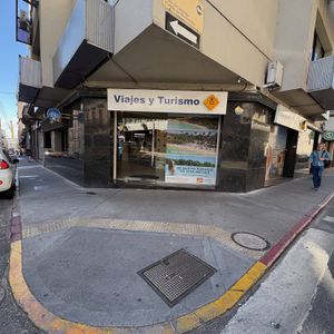 Alquiler - Local Comercial Esquina 205 M2 Con Bovedas - 25 De Mayo Y Misiones