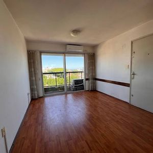 Alquiler De Apartamento Con 48m2 De Dos Dormitorios En Malvin Sur