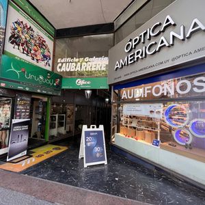 Alquiler De Locales Comerciales En Avenida 18 De Julio Y Convencion En Galeria Edificio Caubarrere