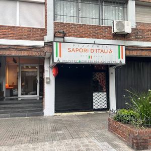 Venta De Local Comercial Con 106 Mts2 En Pocitos