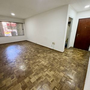 Venta De Apartamento Con 3 Dormitorios Y Patio En Cordon Sur