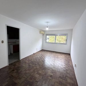 Alquiler De Apartamento En Calle Maldonado Con 2 Dormitorios En Cordon