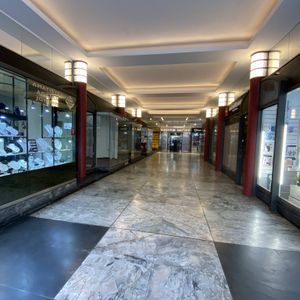 Alquiler - Local Comercial De 20 M2 En Galeria, Centro - 18 De Julio Y Wilson Ferreira Aldunate