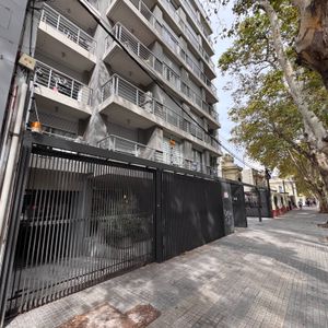 Alquiler De Garage En Avenida 8 De Octubre En La Blanqueada