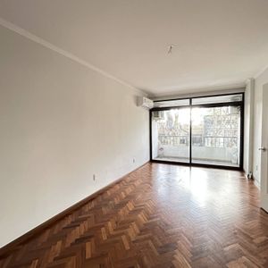 Alquiler Apartamento Un Dormitorio Con Balcon En Pocitos