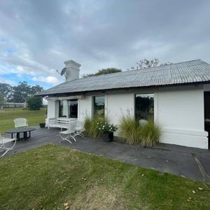 Venta De Casa Con 3 Dormitorios Barrio Quintas De Los Horneros