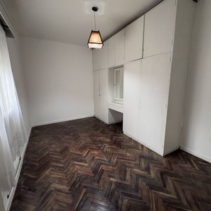 Alquiler - Apartamento Con Dos Dormitorios En Tres Cruces - Cassinoni Y Canaro