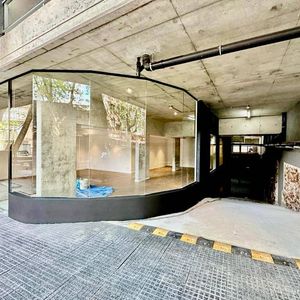 Venta De Local Comercial Con 200 Mts ² Y 7 Garages En Cordon Sur. Con Renta!