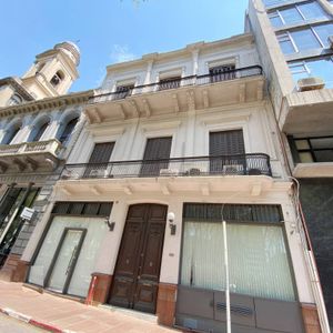 Alquiler - Edificio Con 4 Plantas 950 M2 Con Ascensor, Ciudad Vieja - Ituzaingo Y Rincon