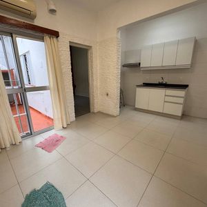 Alquiler - Apartamento Con 2 Dormitorios, Patio Y Parrillero En Buceo - Ramon Anador Y Marco Aurelio