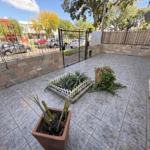 Venta De Casa Con 2 Dormitorios Y Cochera En Parque Batlle