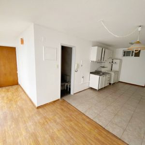 Venta De Apartamento Con 2 Dormitorios En Cordon. Con Renta!