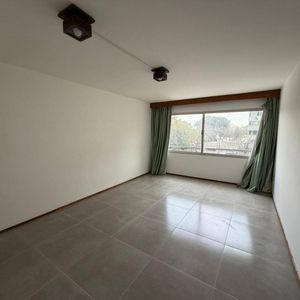 Alquiler De Apartamento En Av. Dr. Luis A. De Herrera Con 2 Dormitorios En La Blanqueada