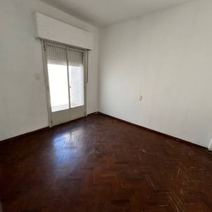 Alquiler De Apartamento En Gral. Pagola Con 2 Dormitorios En Tres Cruces