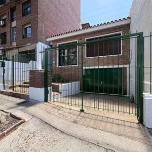 Alquiler  Casa En Parque Batlle, Dos Dormitorios, Fondo Y Garage Doble