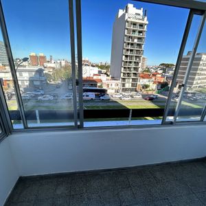 Alquiler  Apartamento Con Un Dormitorio Y Dos Terrazas En Parque Batlle