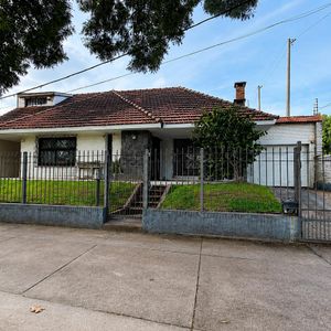 Venta De Casa Con 8 Dormitorios En Prado